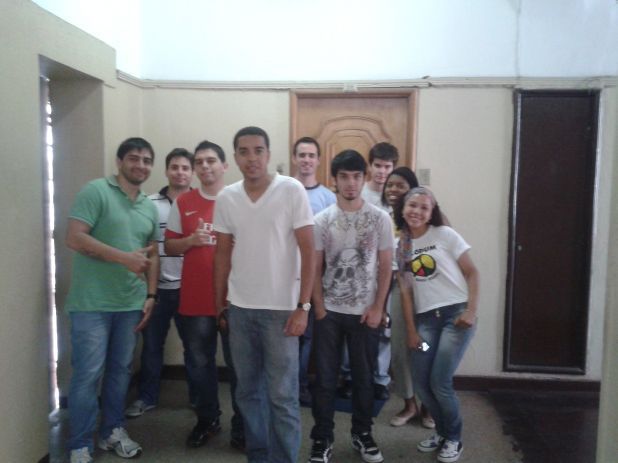 Uma pequena pausa para repor as energias! Parte da galera na foto. 